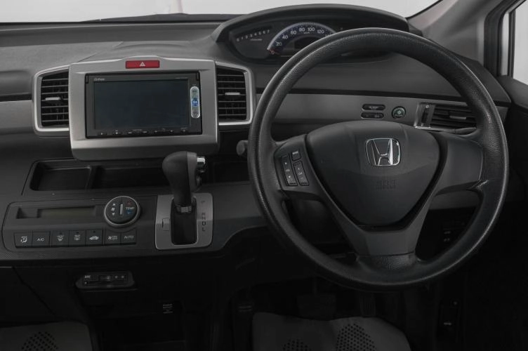Honda Freed 14 из 21