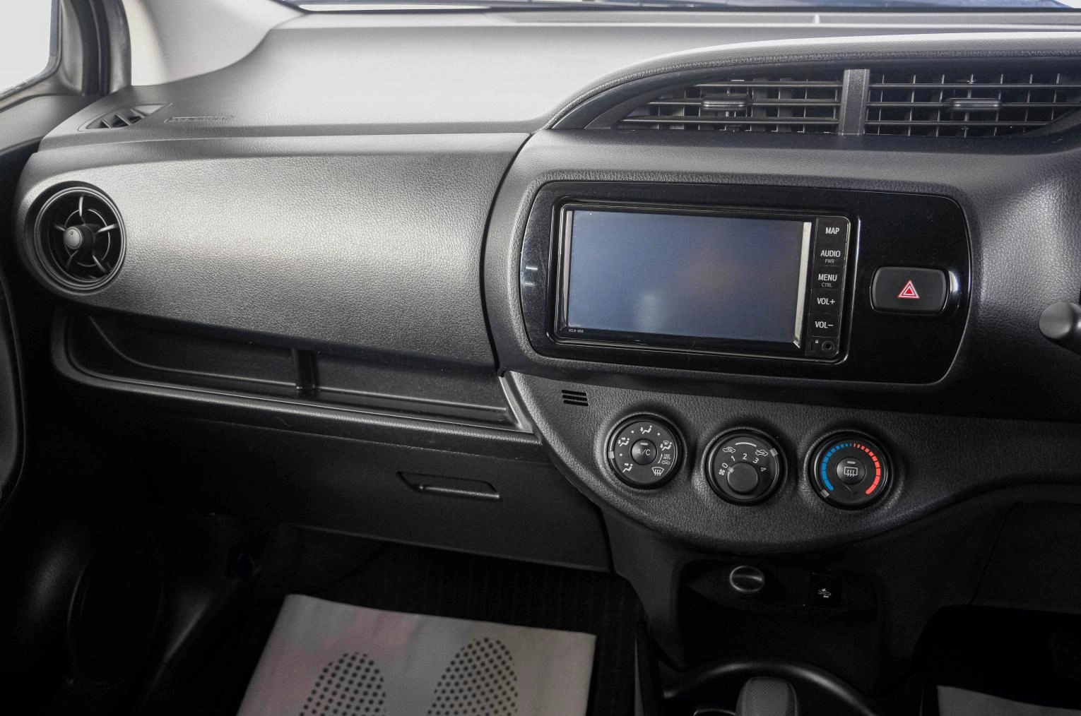 Toyota Vitz 11 из 19