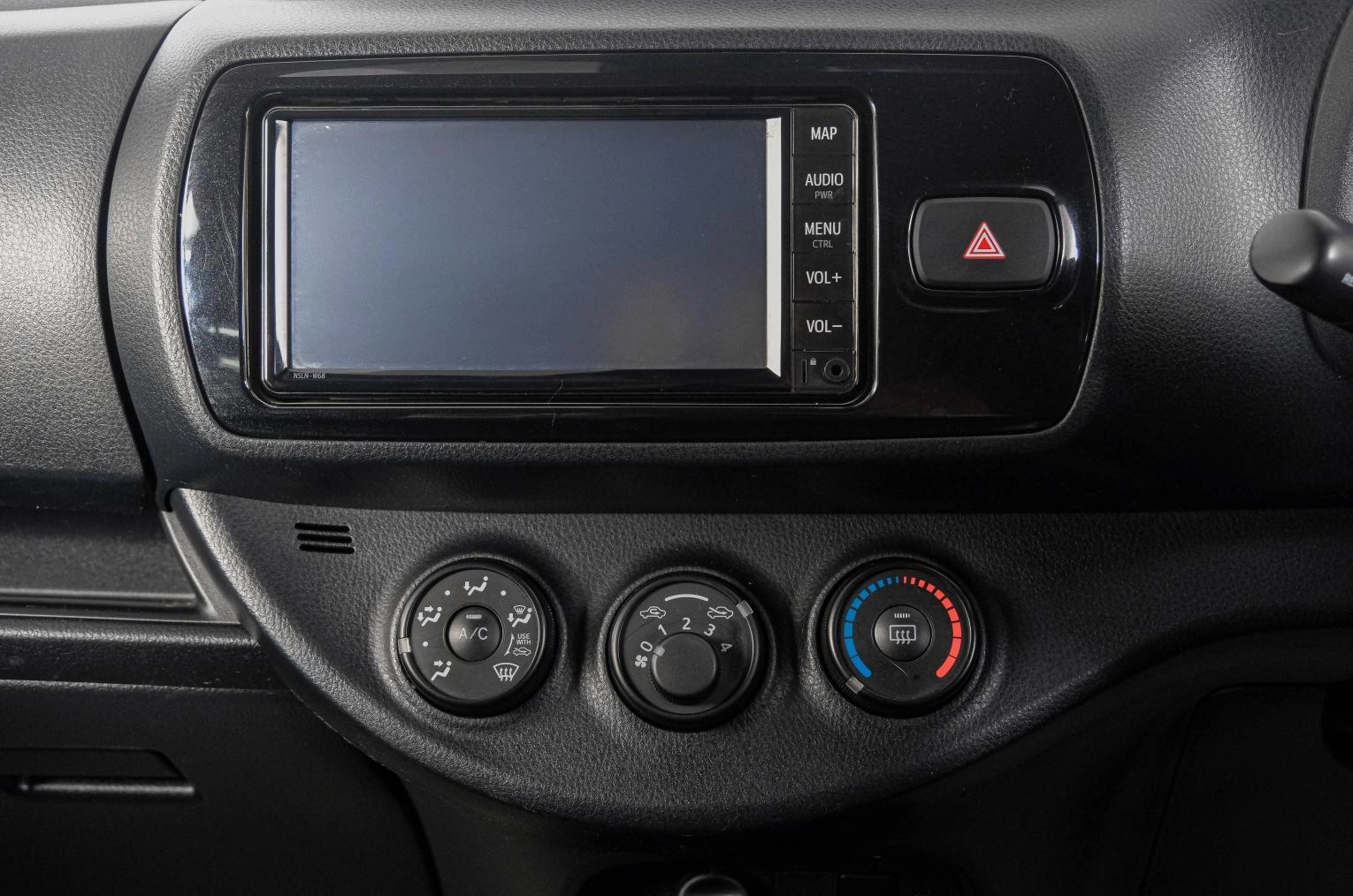 Toyota Vitz 14 из 19