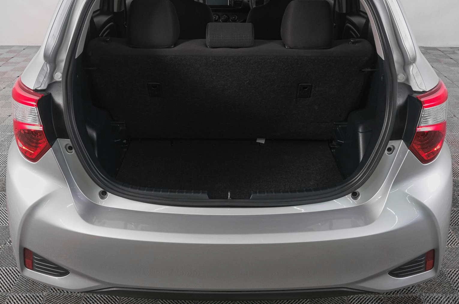 Toyota Vitz 6 из 19