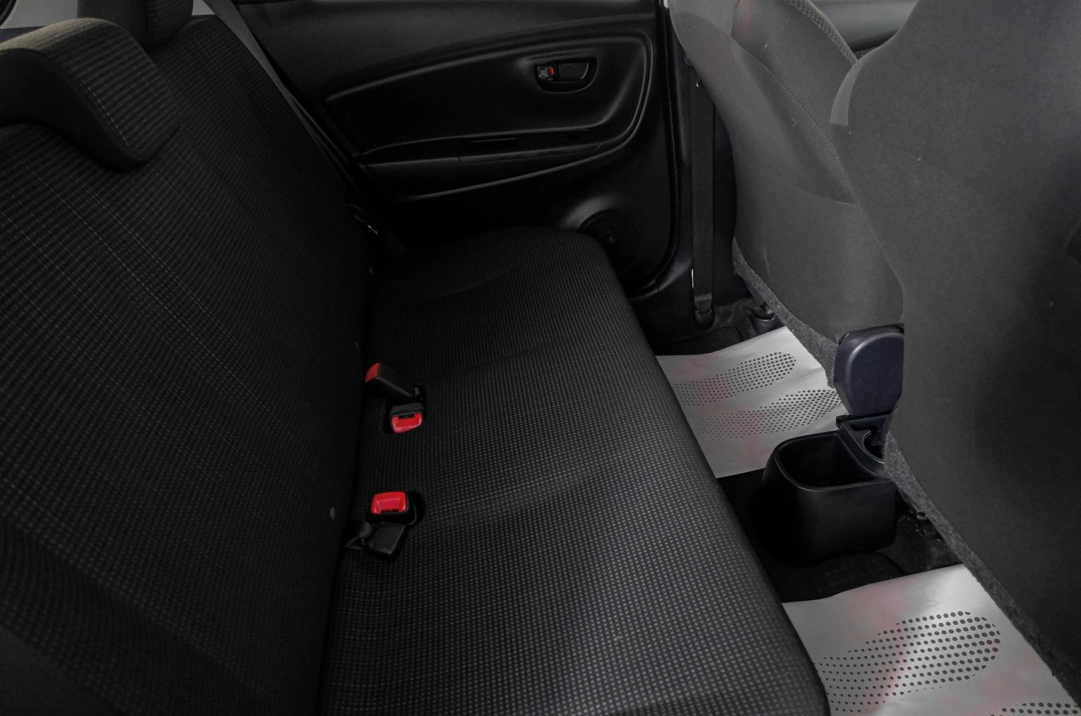 Toyota Vitz 9 из 19