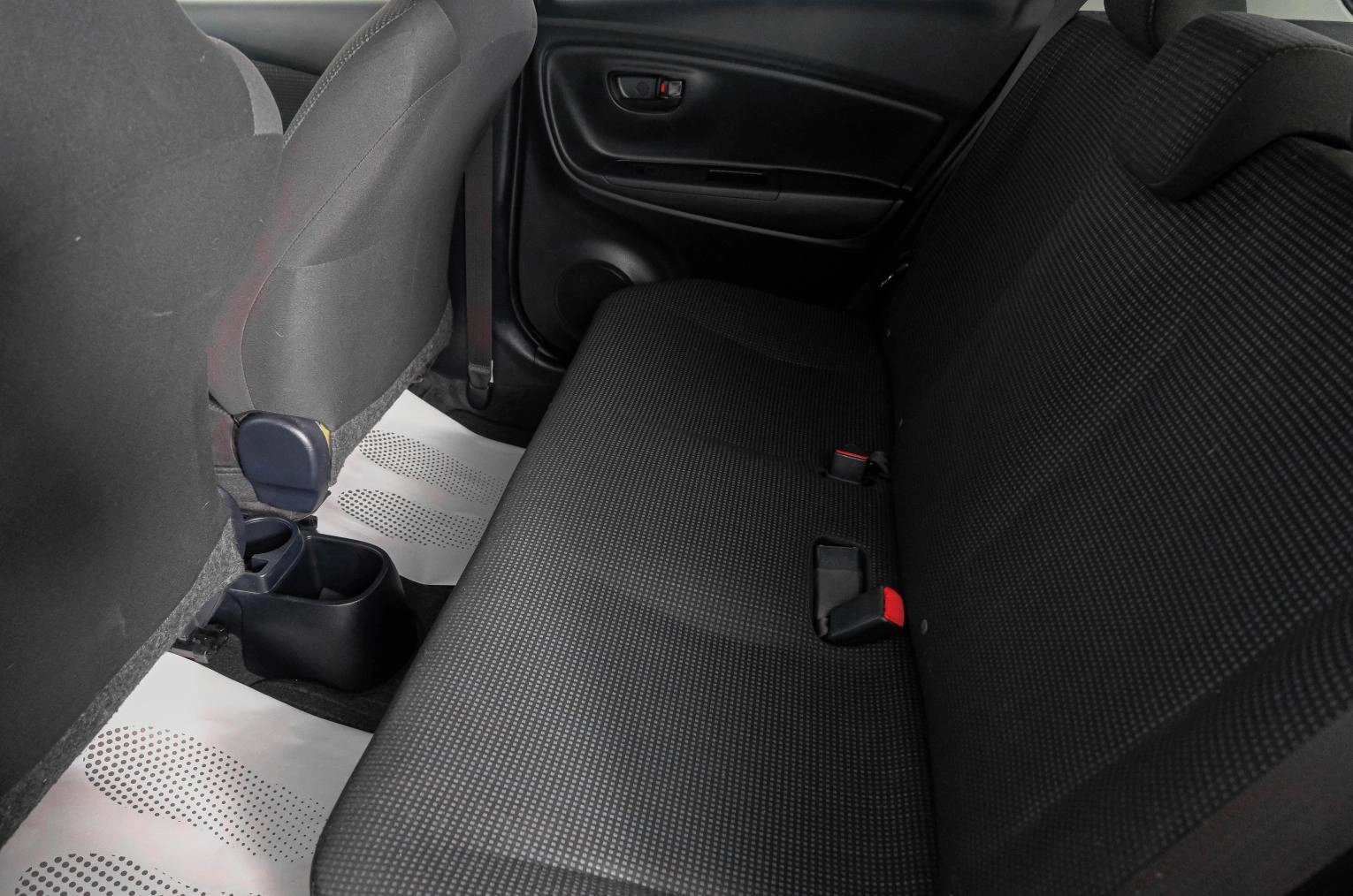 Toyota Vitz 8 из 19