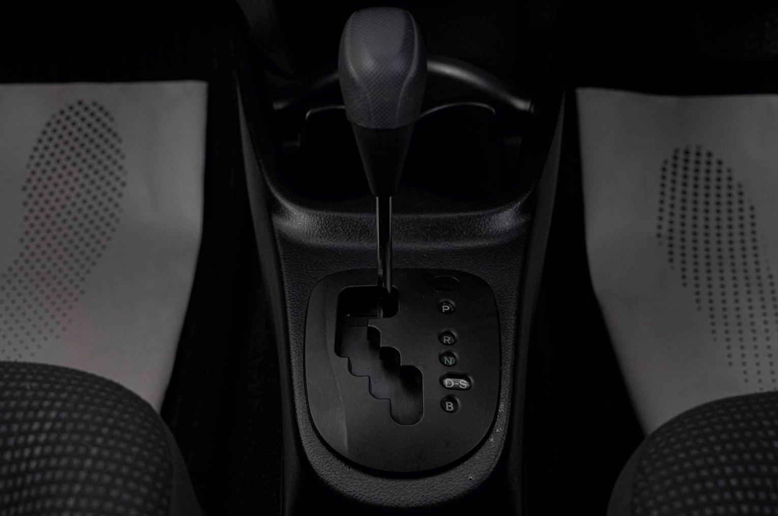 Toyota Vitz 16 из 19