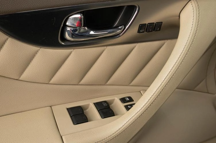 Infiniti FX35 7 из 24