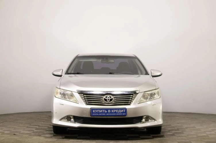 Toyota Camry 2 из 5