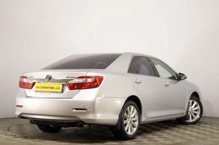 Toyota Camry 4 из 5