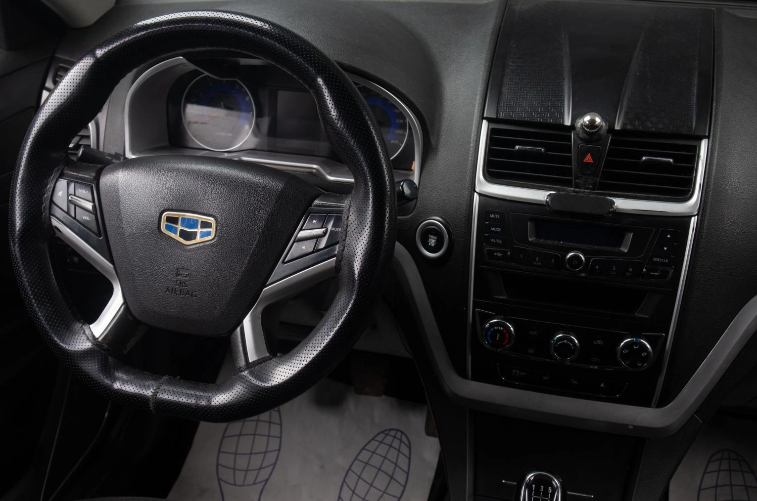 Geely Emgrand EC7 10 из 33