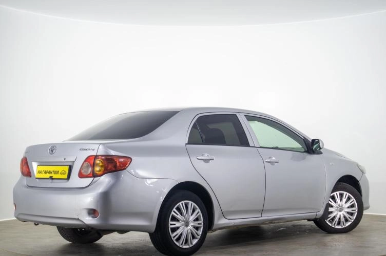 Toyota Corolla 4 из 5