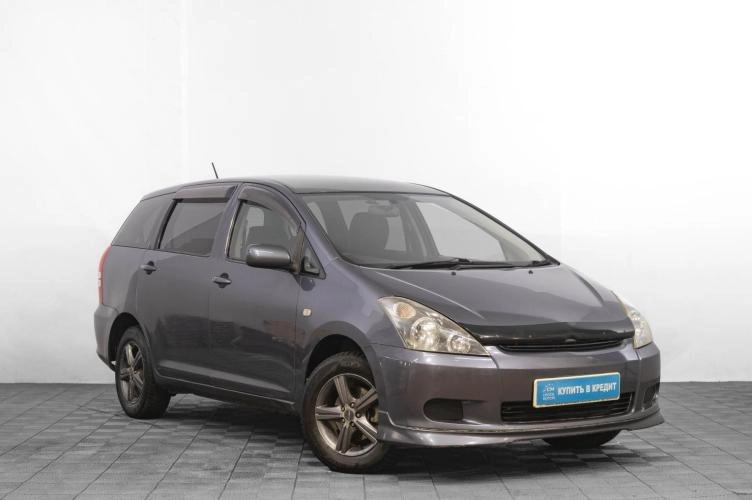 Toyota Wish 1 из 5