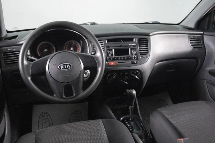 KIA Rio 10 из 17