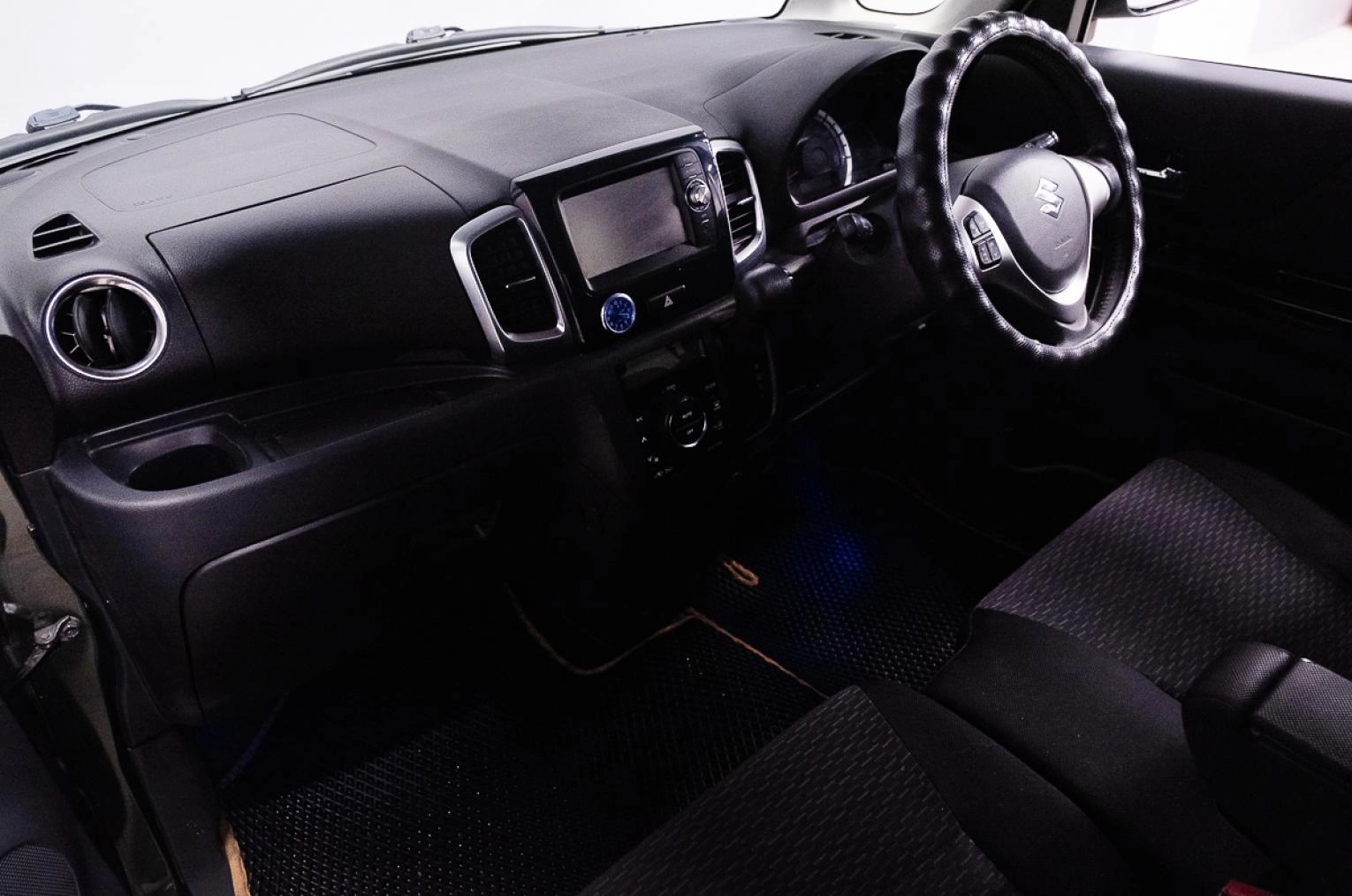 Suzuki Spacia 16 из 17