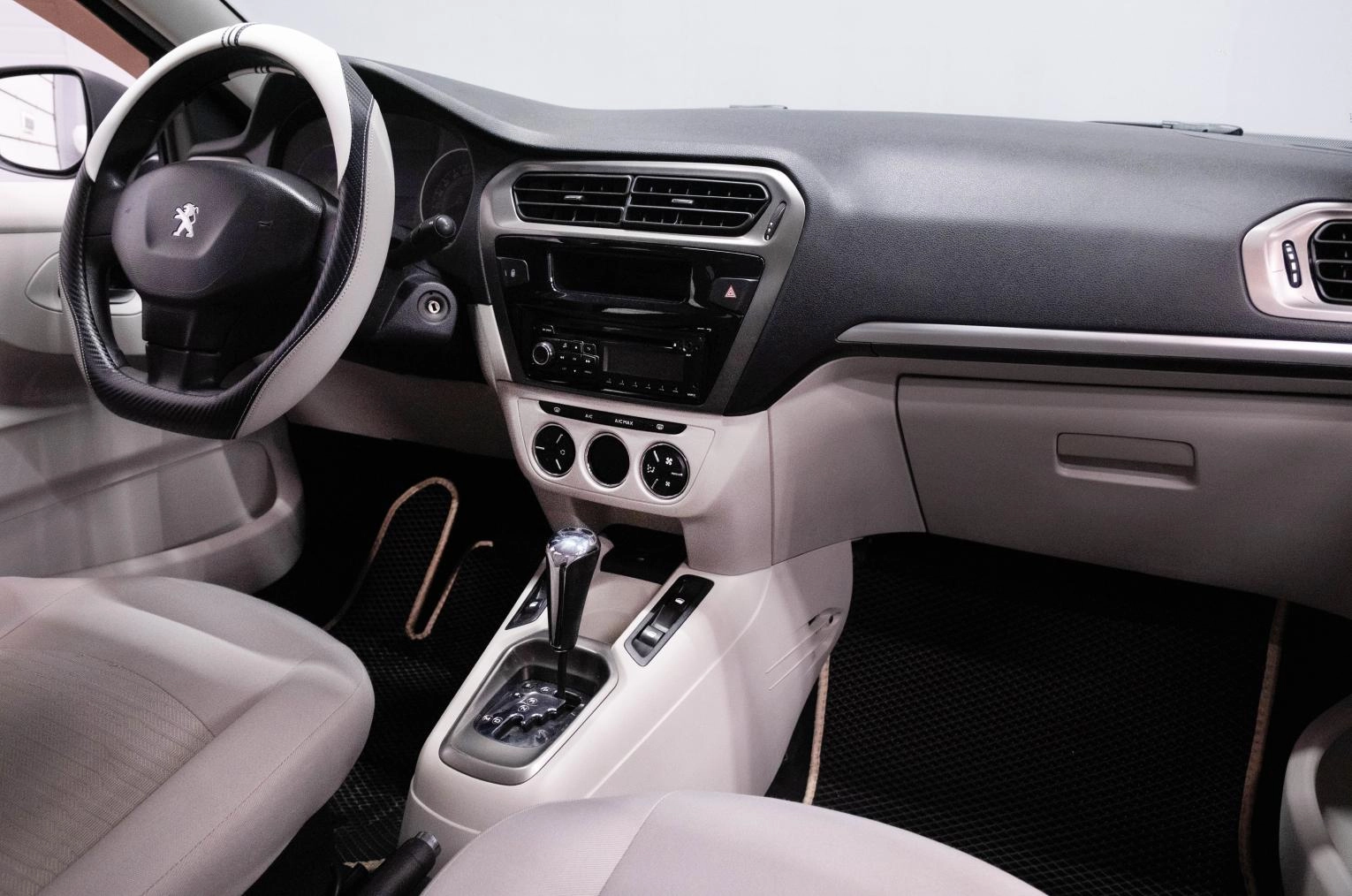 Peugeot 301 14 из 16