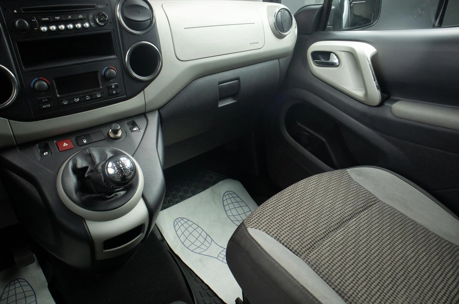 Peugeot Partner 10 из 14