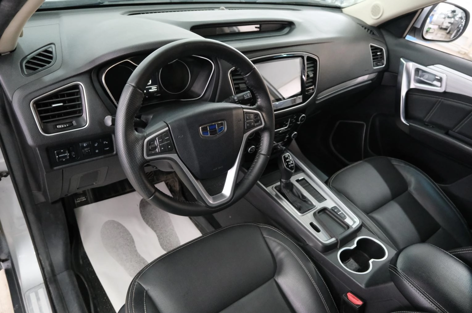 Geely Emgrand X7 11 из 25