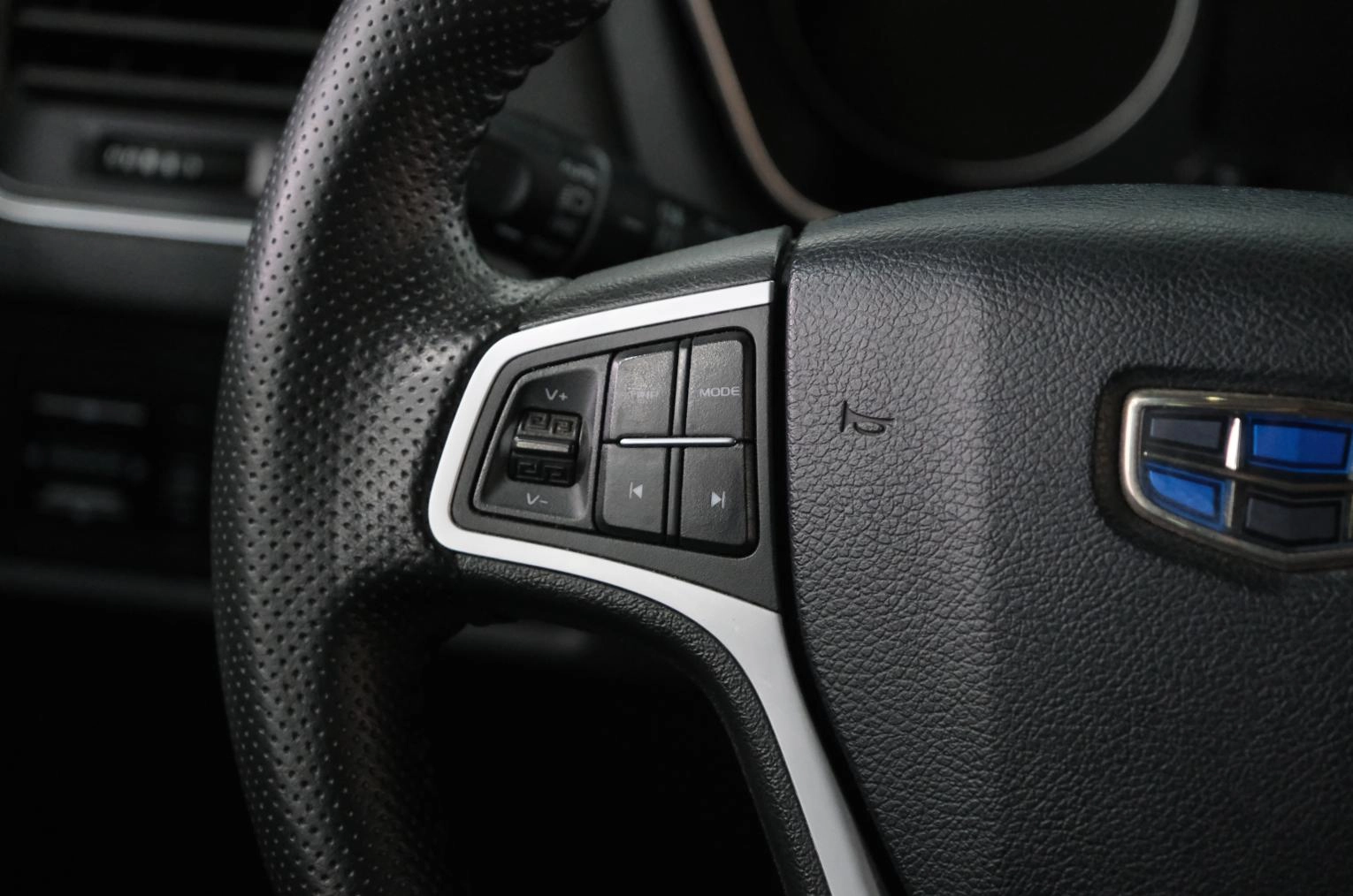 Geely Emgrand X7 14 из 25