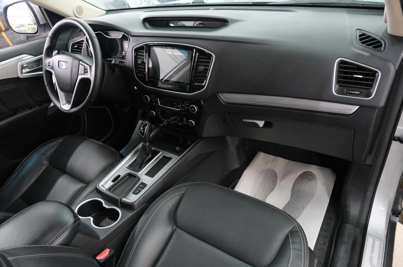 Geely Emgrand X7 21 из 25