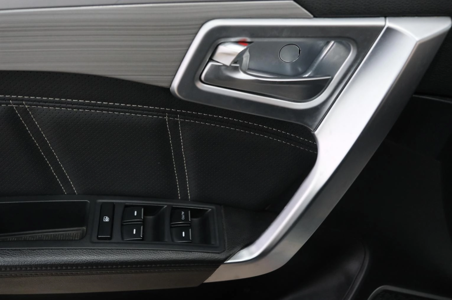 Geely Emgrand X7 8 из 25