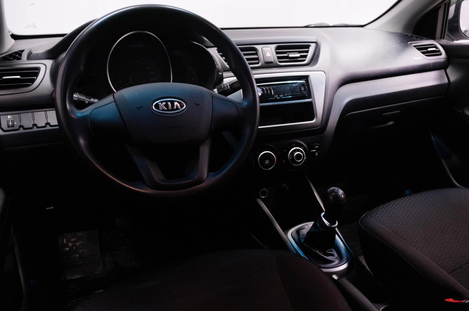 KIA Rio 10 из 17