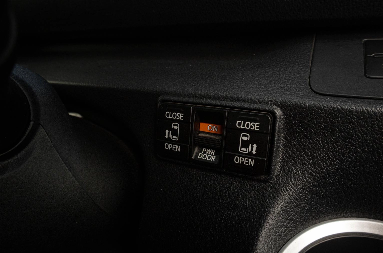 Toyota Sienta 13 из 16