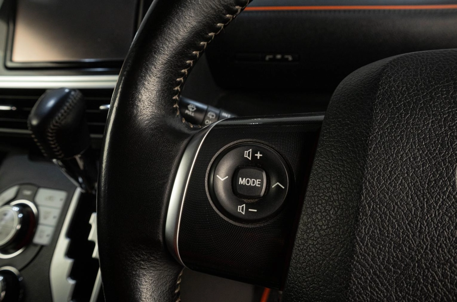 Toyota Sienta 9 из 16