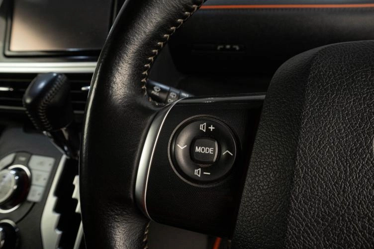 Toyota Sienta 9 из 16