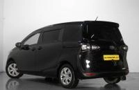 Toyota Sienta 6 из 16