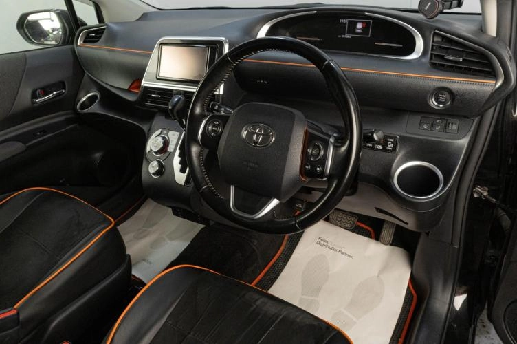 Toyota Sienta 8 из 16