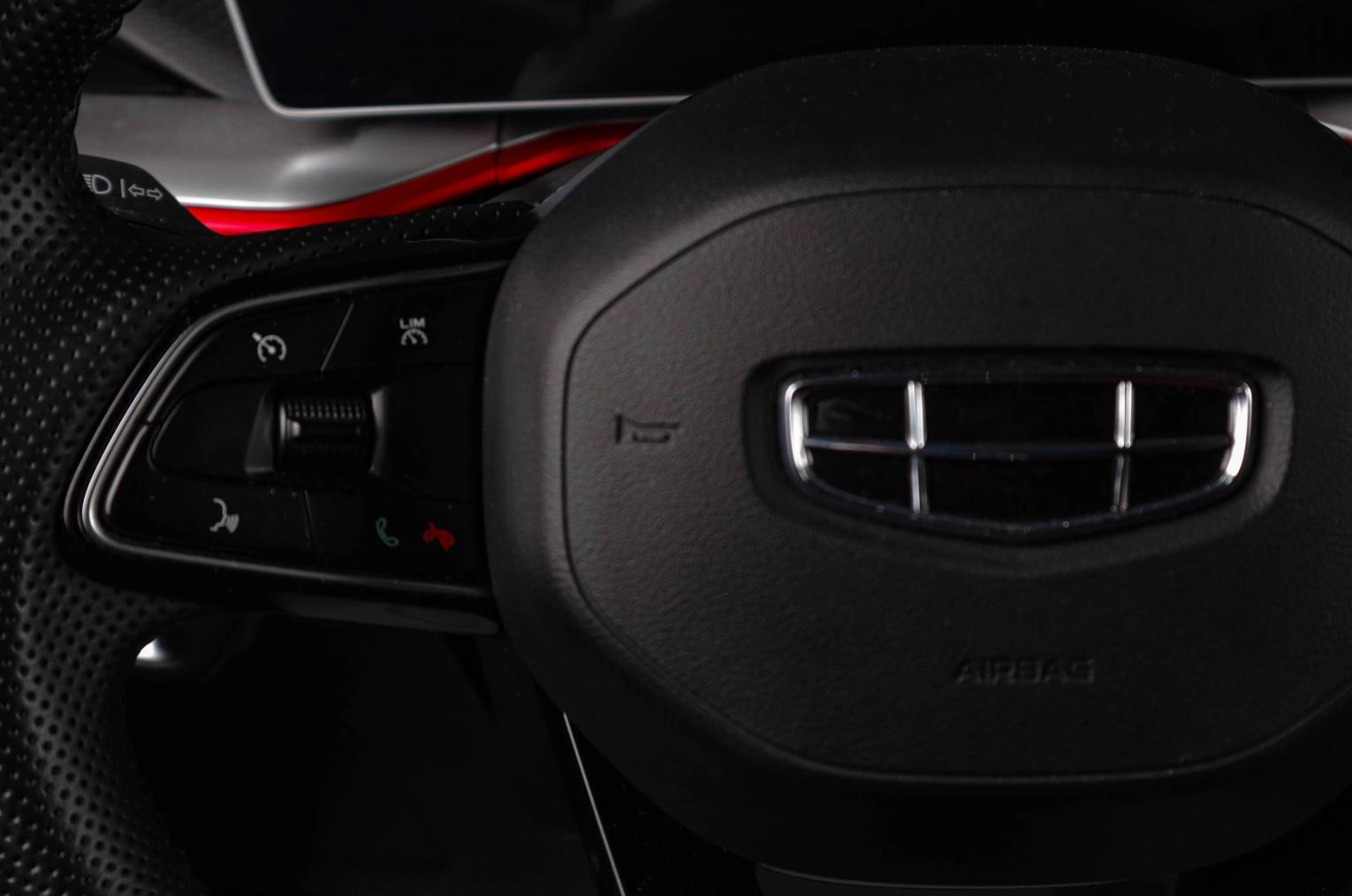 Geely Coolray 10 из 18