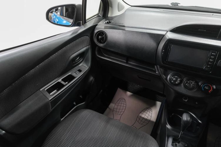 Toyota Vitz 9 из 23