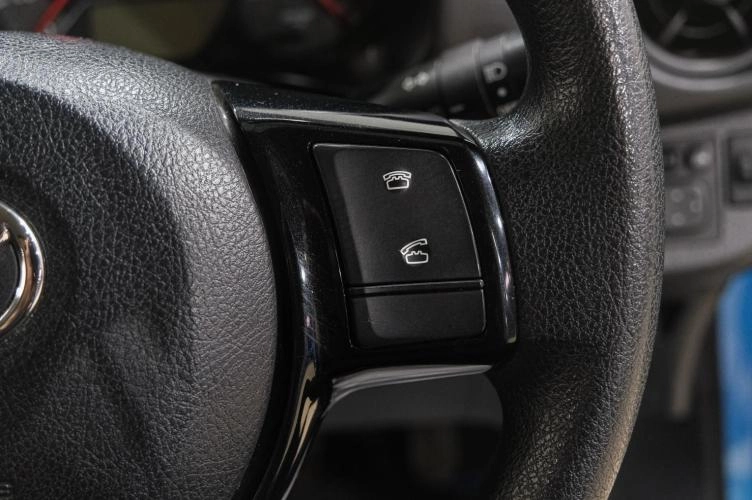 Toyota Vitz 14 из 23