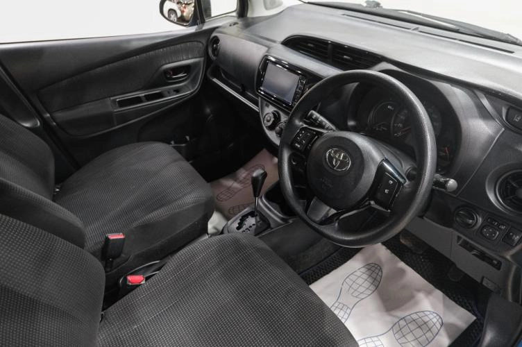 Toyota Vitz 7 из 23