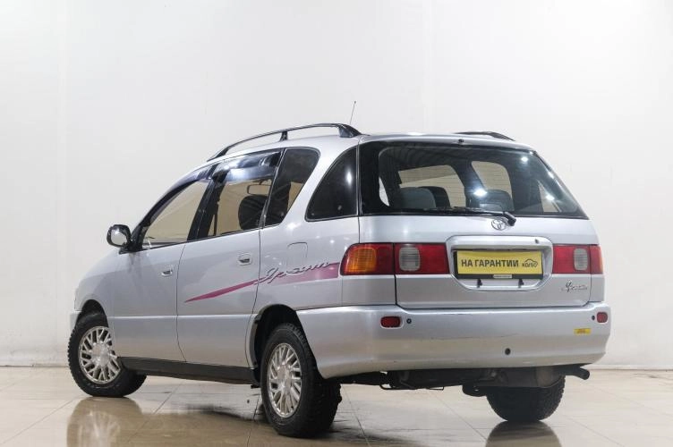 Toyota Ipsum 4 из 5