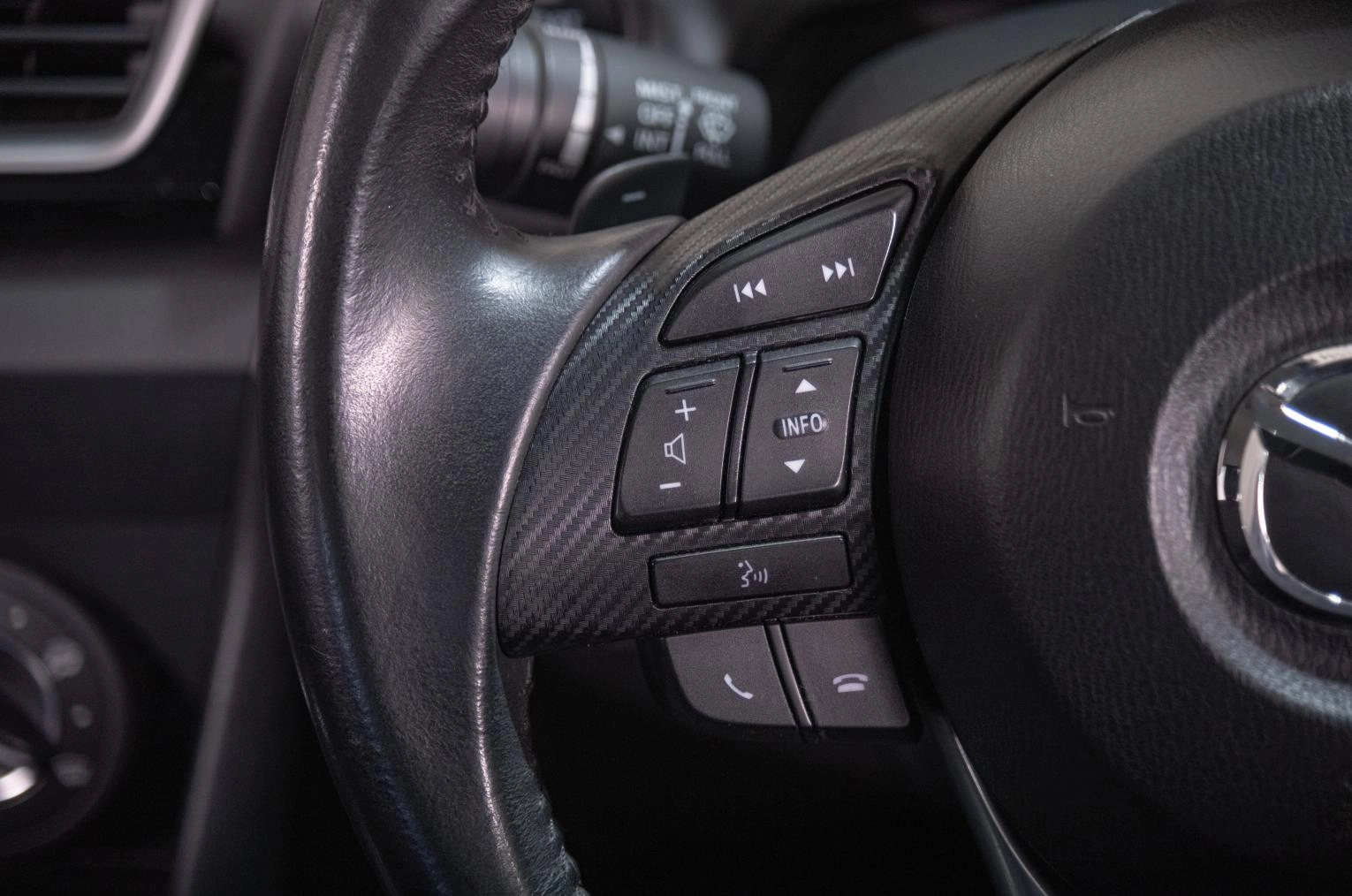 Mazda Axela 15 из 22