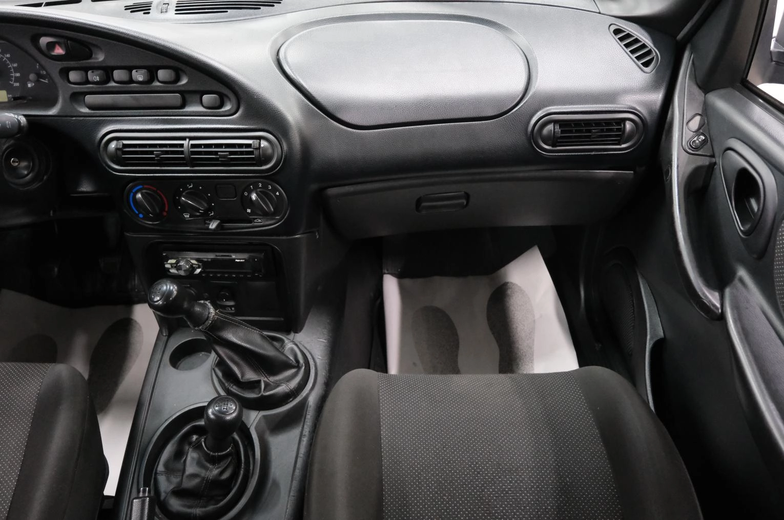 Chevrolet Niva 17 из 23