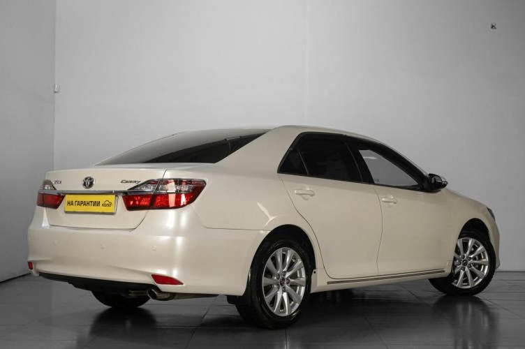 Toyota Camry 4 из 5