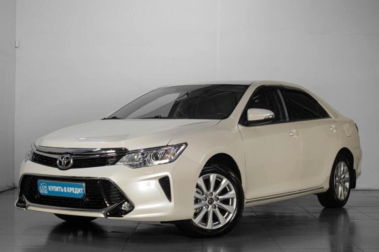 Toyota Camry 3 из 5