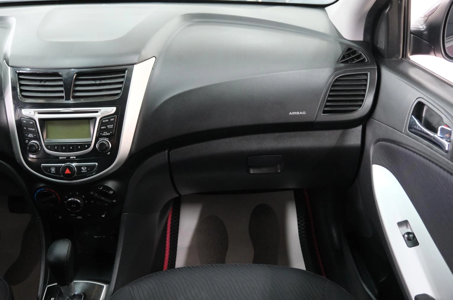 Hyundai Solaris 18 из 23