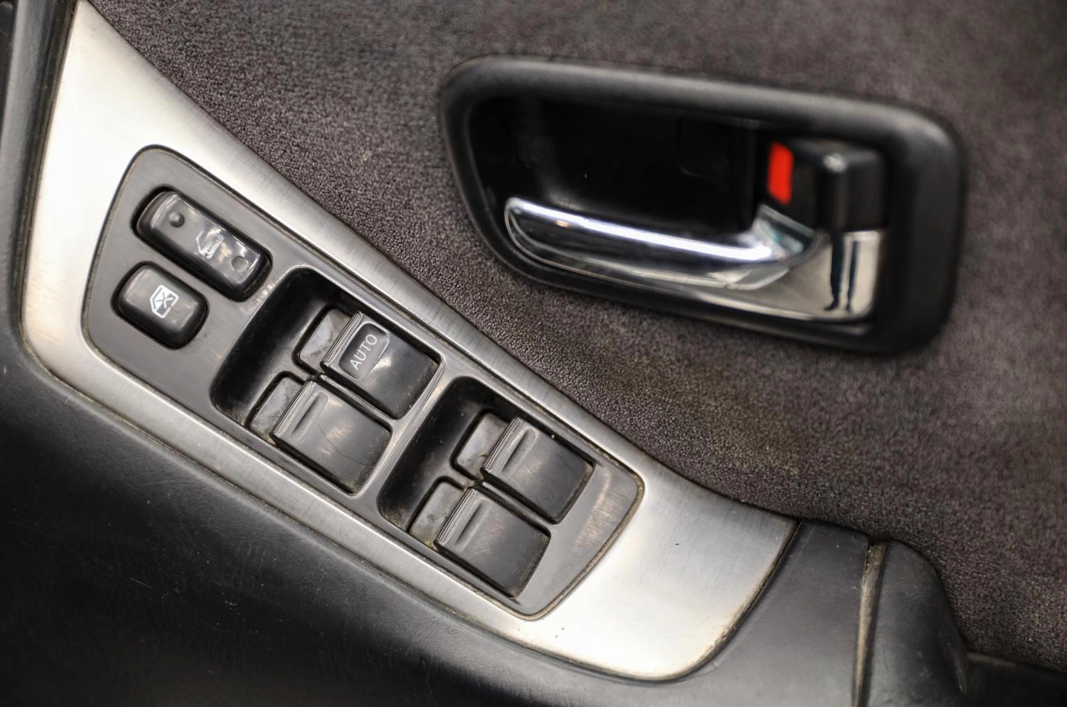 Toyota Harrier 7 из 16