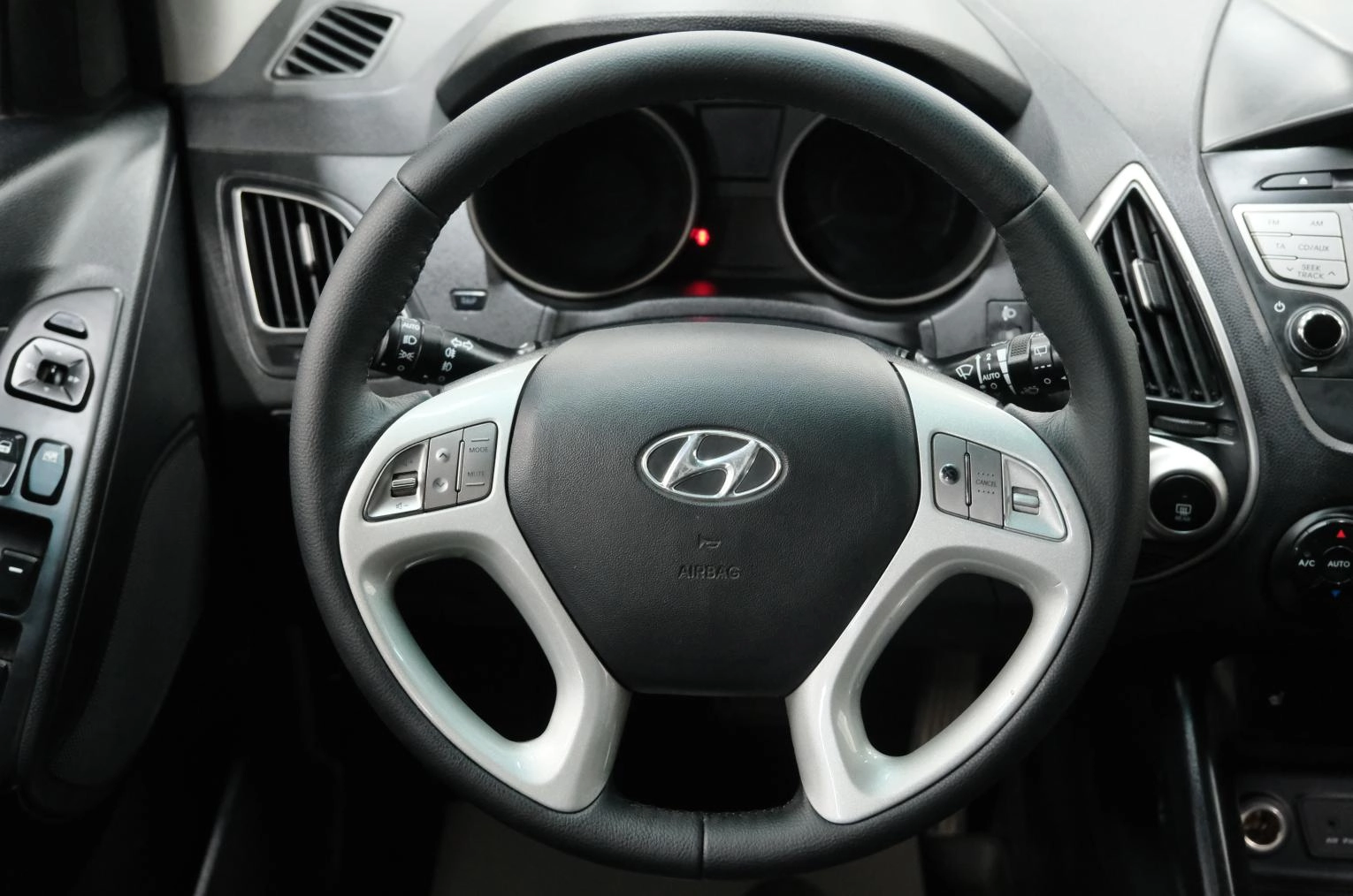 Hyundai ix35 12 из 26