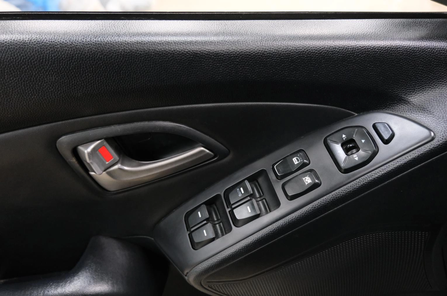 Hyundai ix35 8 из 26