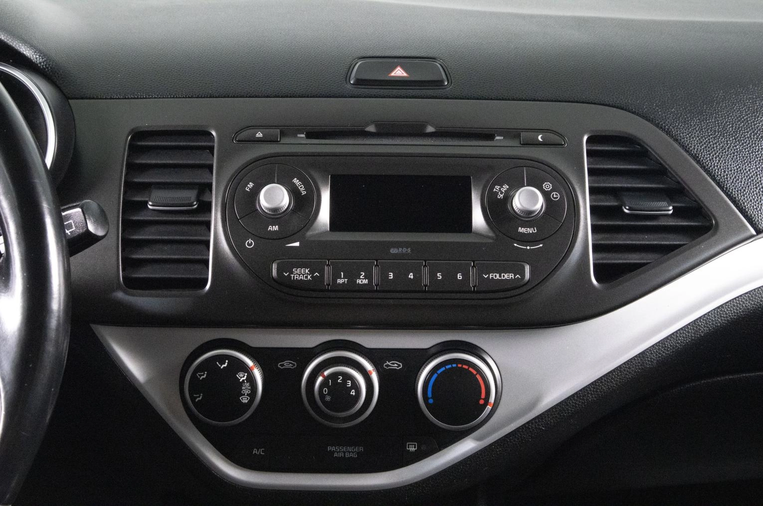 KIA Picanto 13 из 16