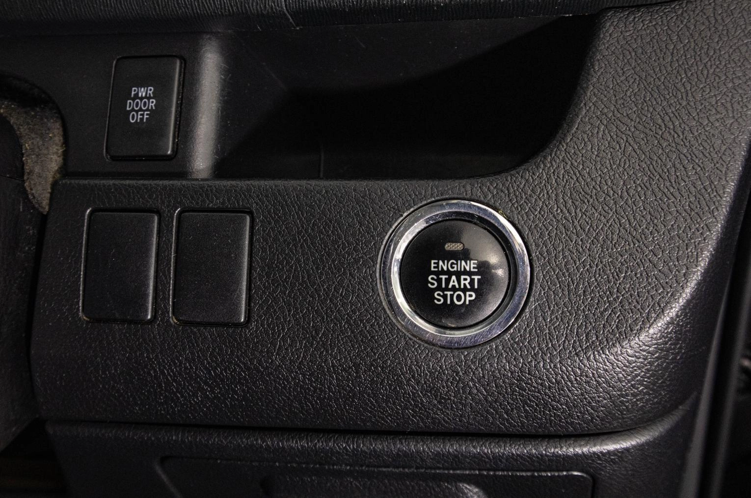 Toyota Voxy 21 из 23