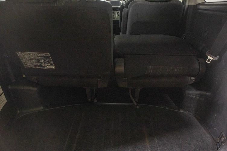 Toyota Voxy 7 из 23