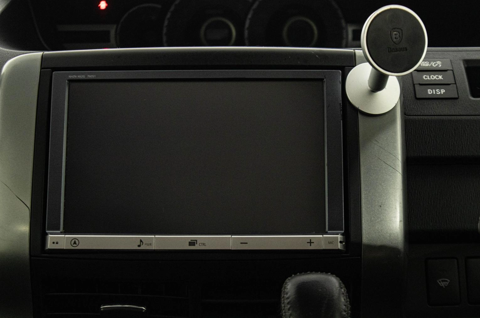 Toyota Voxy 17 из 23