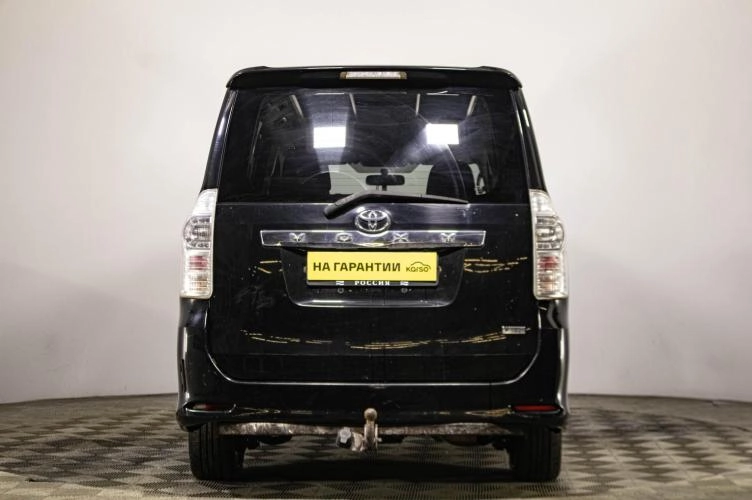 Toyota Voxy 5 из 5