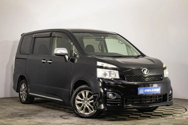 Toyota Voxy 1 из 5