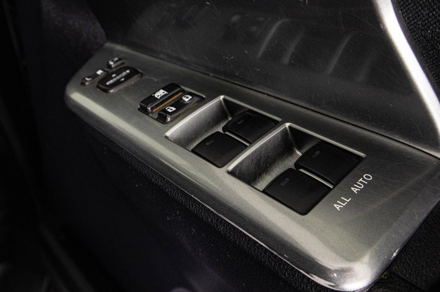 Toyota Voxy 22 из 23