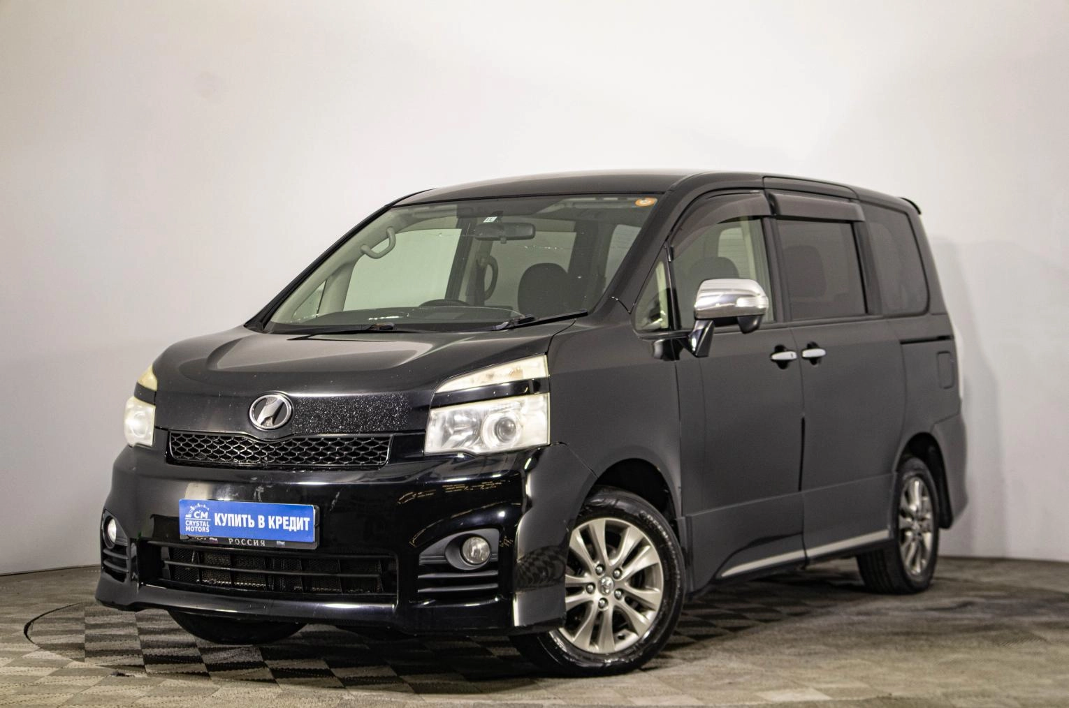 Toyota Voxy 3 из 23