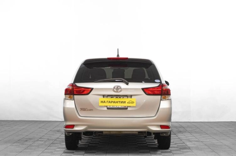 Toyota Corolla Fielder 5 из 5