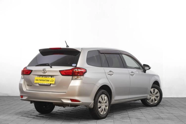 Toyota Corolla Fielder 4 из 5